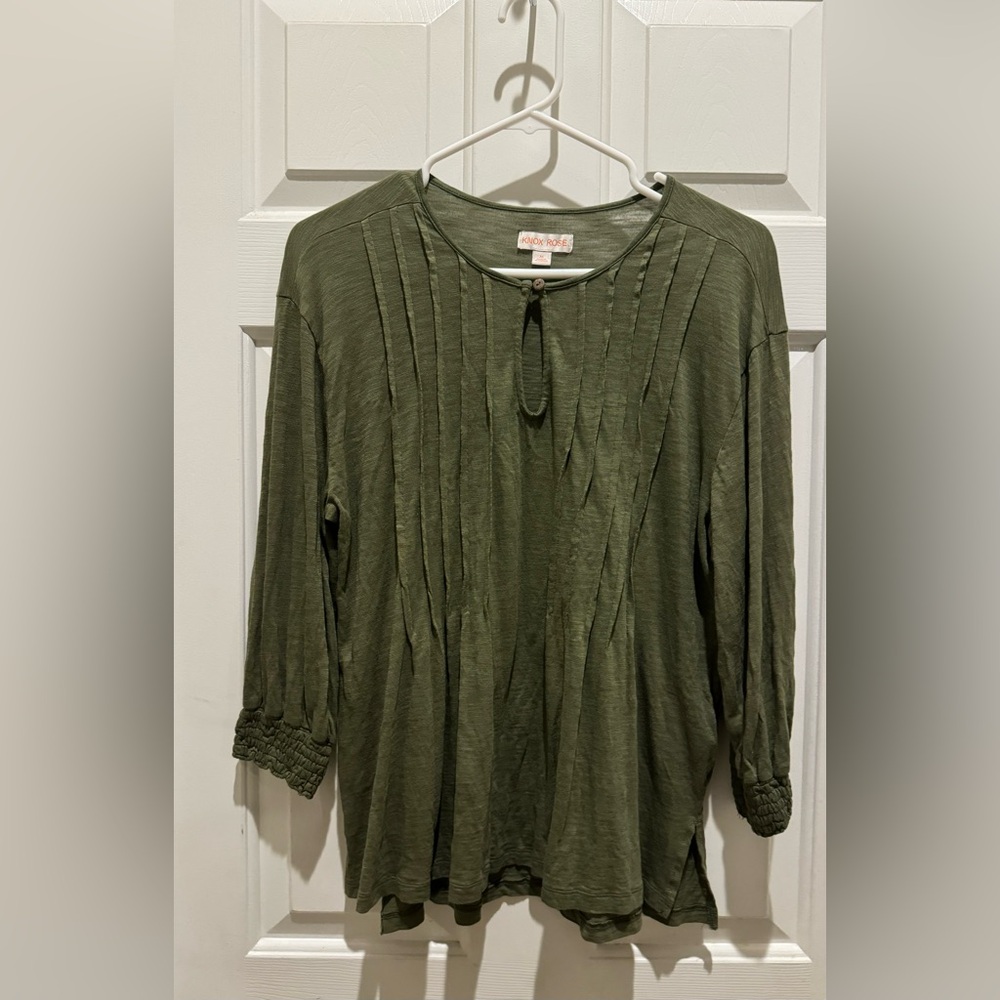 Knox Rose top size medium